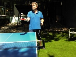 Pán Peter Marcin, ping pong na trávniku 
